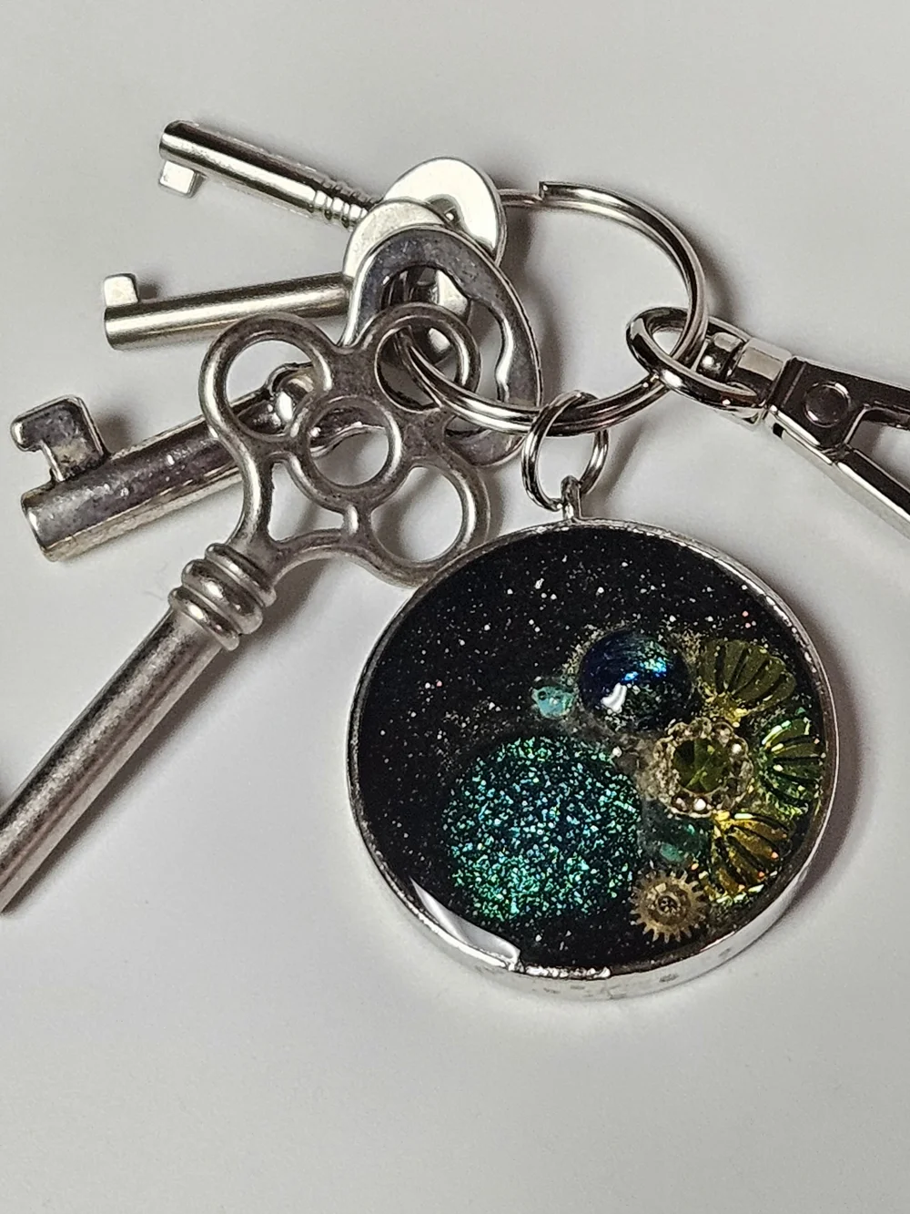Handmade Glitter Gear Keychain - Green & Black